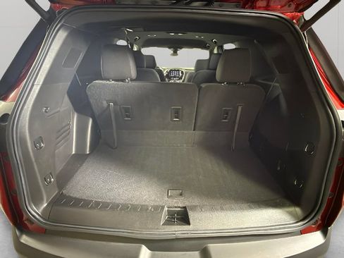 Used 2023 Chevrolet Traverse LT image 28