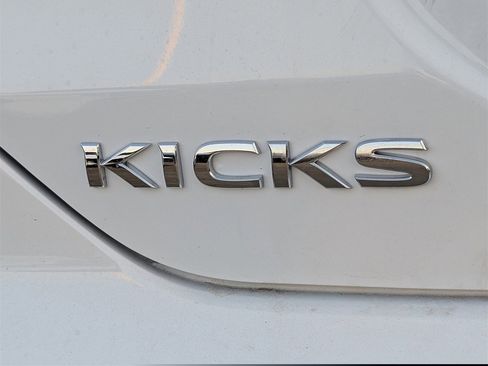 New 2025 Nissan Kicks Play S image 7