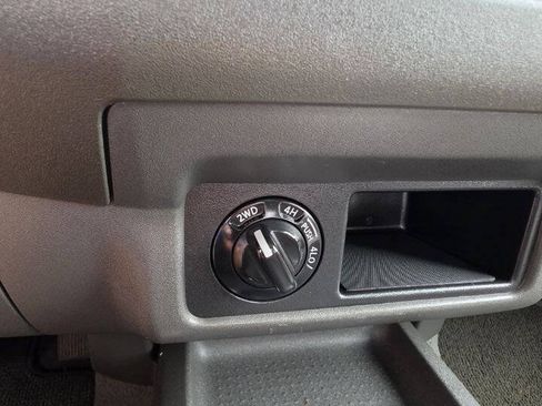 Used 2008 Nissan Frontier SE w/ SE Value Truck Pkg AWD/4WD image 12