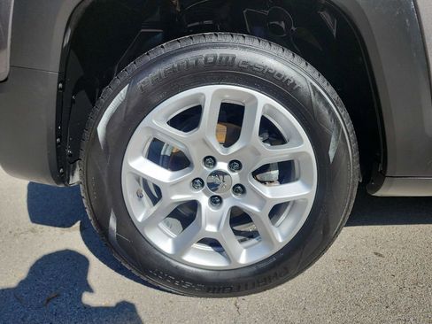 Used 2018 Jeep Renegade Latitude image 11