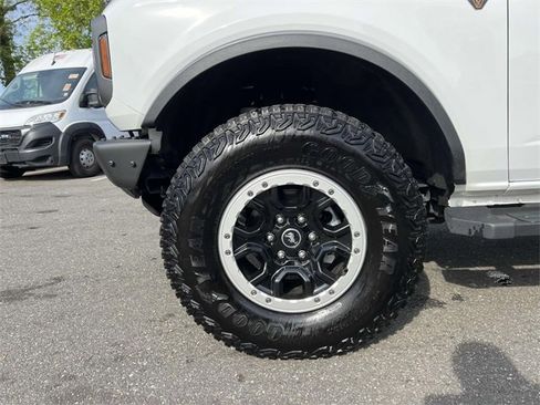 Used 2021 Ford Bronco Badlands image 9