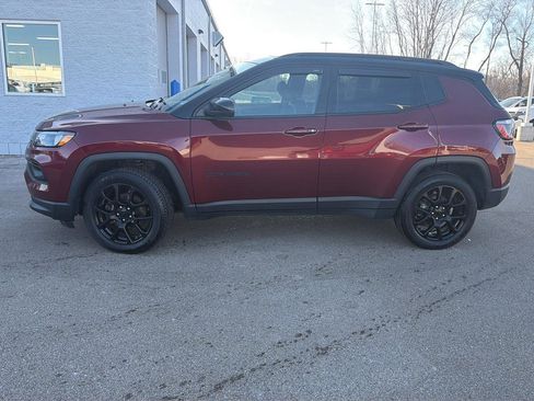 Used 2022 Jeep Compass Altitude w/ Sun and Sound Group image 2