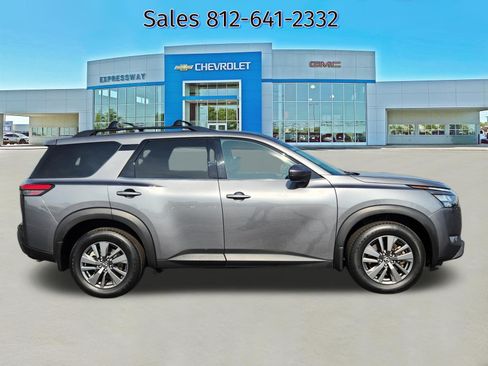 Used 2024 Nissan Pathfinder SV AWD/4WD image 8