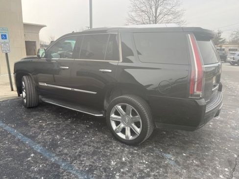 Used 2019 Cadillac Escalade Luxury image 4