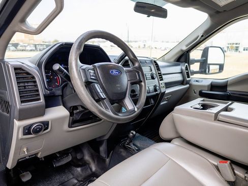 Used 2017 Ford F550 4x4 Crew Cab Super Duty image 9