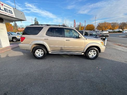 Used 2002 Toyota Sequoia SR5 image 4