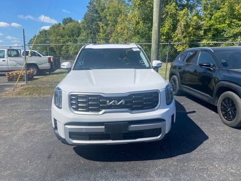 Used 2025 Kia Telluride S AWD/4WD image 2