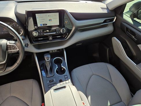 Used 2023 Toyota Highlander LE image 15