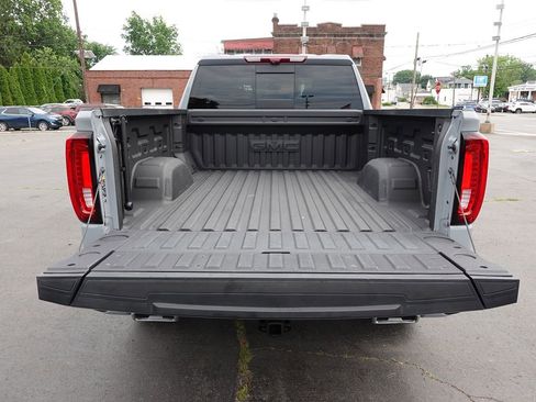 Used 2025 GMC Sierra 1500 AT4 w/ Technology Package AWD/4WD image 33