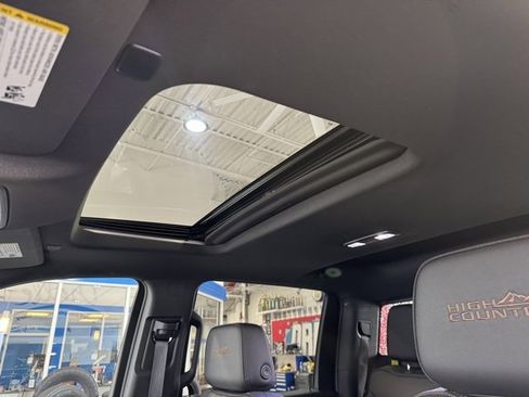 Used 2024 Chevrolet Silverado 2500 High Country w/ High Country Premium Package image 8