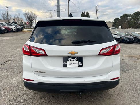 Used 2019 Chevrolet Equinox LS w/ LS Convenience Package image 4