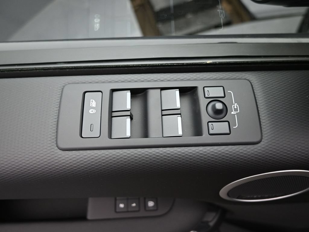Used 2026 Land Rover Discovery Limited Edition AWD/4WD image 22