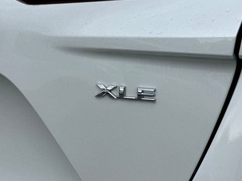 Used 2022 Toyota Prius Prime XLE image 9