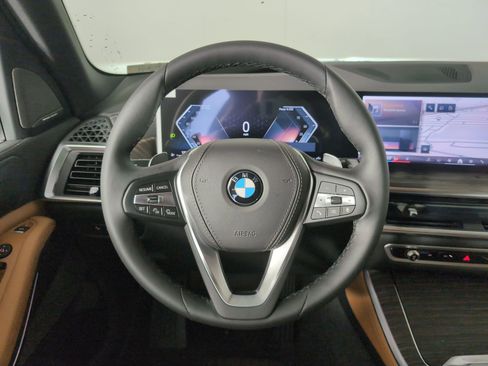 Used 2026 BMW X5 sDrive40i w/ Premium Package image 13