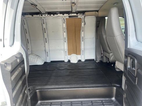 Used 2018 Chevrolet Express 2500 RWD image 11