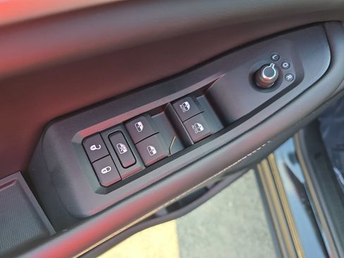 Used 2026 Jeep Grand Cherokee Altitude AWD/4WD image 30