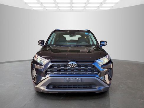 Used 2025 Toyota RAV4 XLE w/ Convenience Package FWD image 2