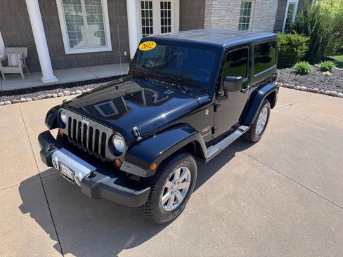 Used 2012 Jeep Wrangler Sahara w/ Connectivity Group AWD/4WD image 25