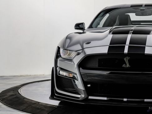 Used 2021 Ford Mustang Shelby GT500 w/ Carbon Fiber Track Pack image 31