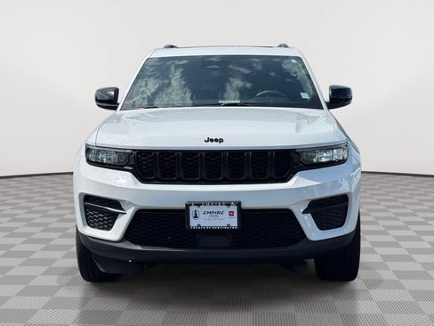 Used 2023 Jeep Grand Cherokee Altitude AWD/4WD image 2