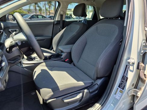 Used 2025 Kia K4 FWD image 16
