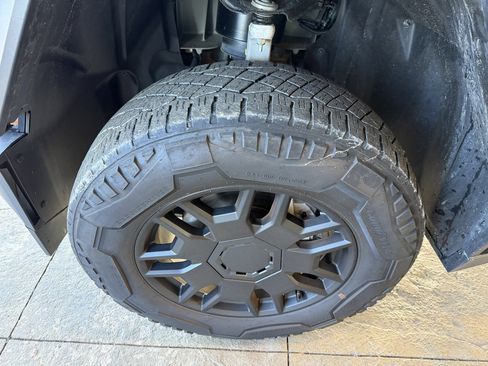 Used 2024 Tesla Cybertruck AWD Crew Cab image 9