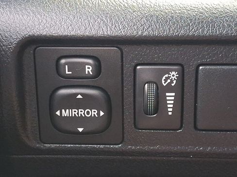 Used 2018 Toyota 4Runner SR5 AWD/4WD image 29