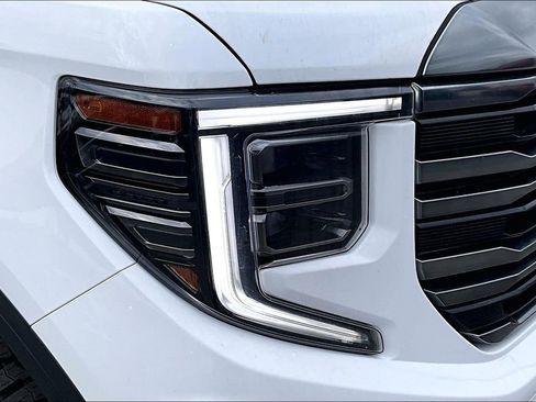 Used 2023 GMC Sierra 1500 AT4 w/ Technology Package AWD/4WD image 39