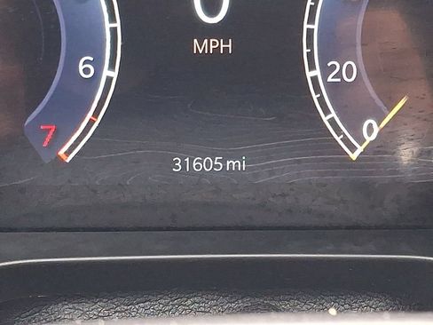 Used 2023 Jeep Grand Cherokee Laredo AWD/4WD image 19