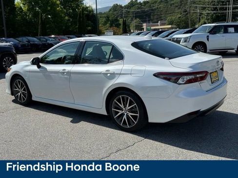 Used 2022 Toyota Camry XLE FWD image 7