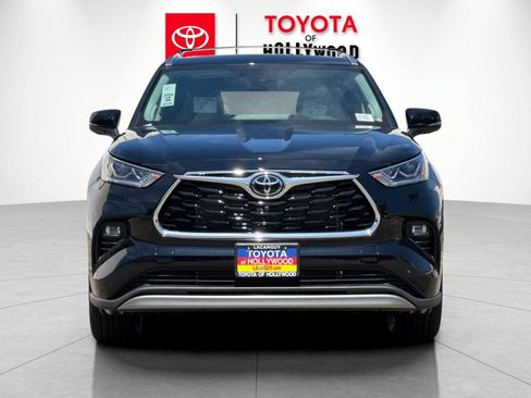 New 2026 Toyota Highlander Platinum AWD/4WD image 8
