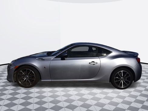 Used 2018 Toyota 86 image 5