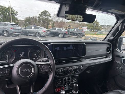 Used 2024 Jeep Wrangler Unlimited Rubicon 4xe image 5