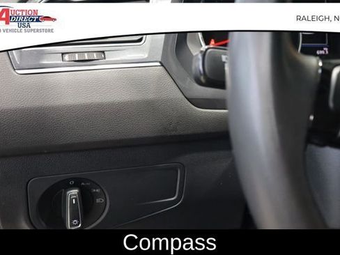 Used 2021 Volkswagen Tiguan SE w/ Panoramic Sunroof Package image 20