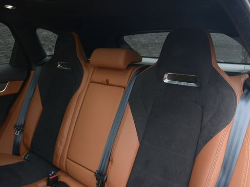 Used 2021 Jaguar F-PACE SVR image 34