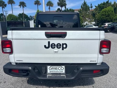 Used 2022 Jeep Gladiator Sport AWD/4WD image 3