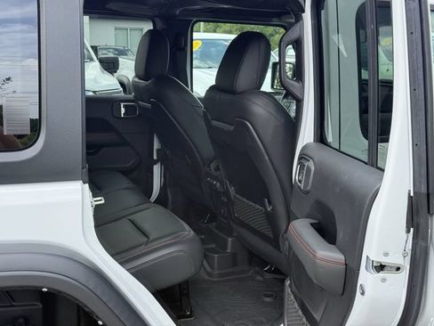Used 2024 Jeep Wrangler Unlimited Rubicon w/ Capability Package AWD/4WD image 32