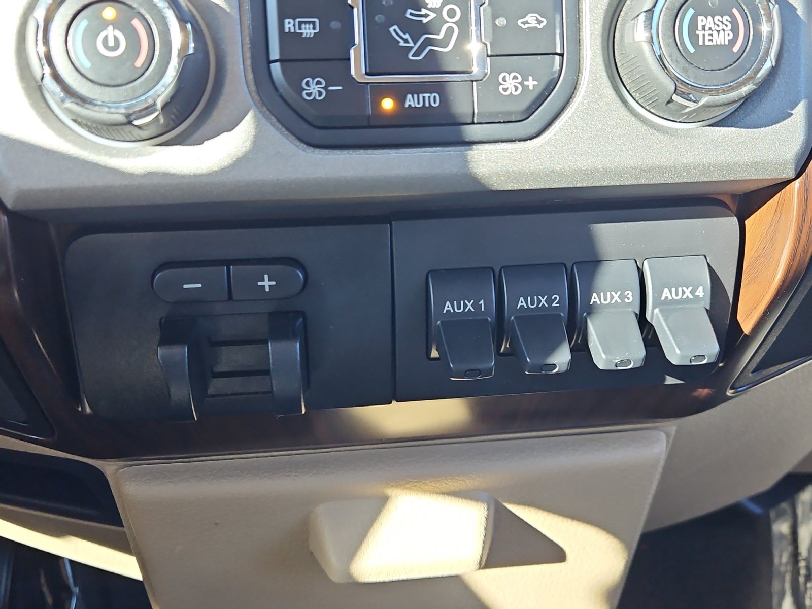 Used 2016 Ford F350 Lariat AWD/4WD image 27