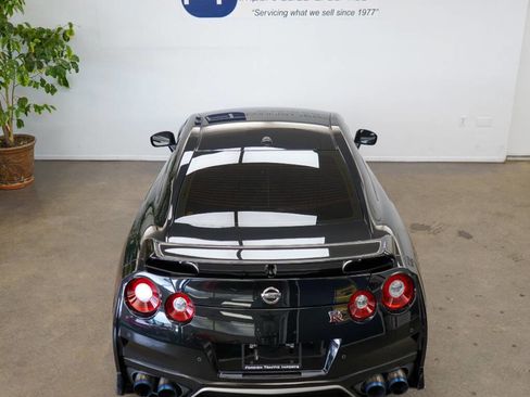 Used 2021 Nissan GT-R Premium image 31