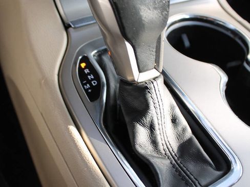 Used 2017 Jeep Grand Cherokee Limited AWD/4WD image 36