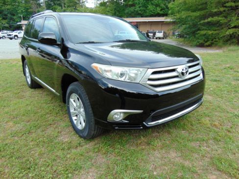 Used 2012 Toyota Highlander SE w/ Tow Pkg AWD/4WD image 2