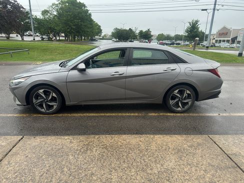 Used 2021 Hyundai Elantra SEL w/ Convenience + Premium Package FWD image 7