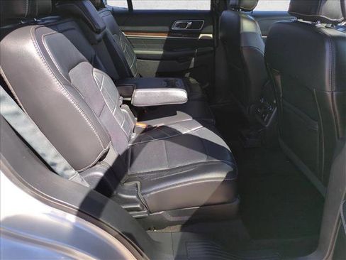 Used 2017 Ford Explorer Platinum image 21