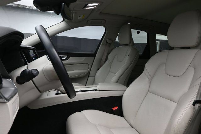 Used 2024 Volvo XC60 B5 Core w/ Protection Package Premier AWD/4WD image 10