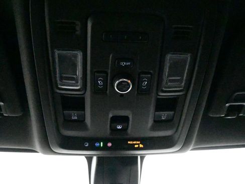 Used 2021 GMC Yukon Denali w/ Denali Premium Package AWD/4WD image 17