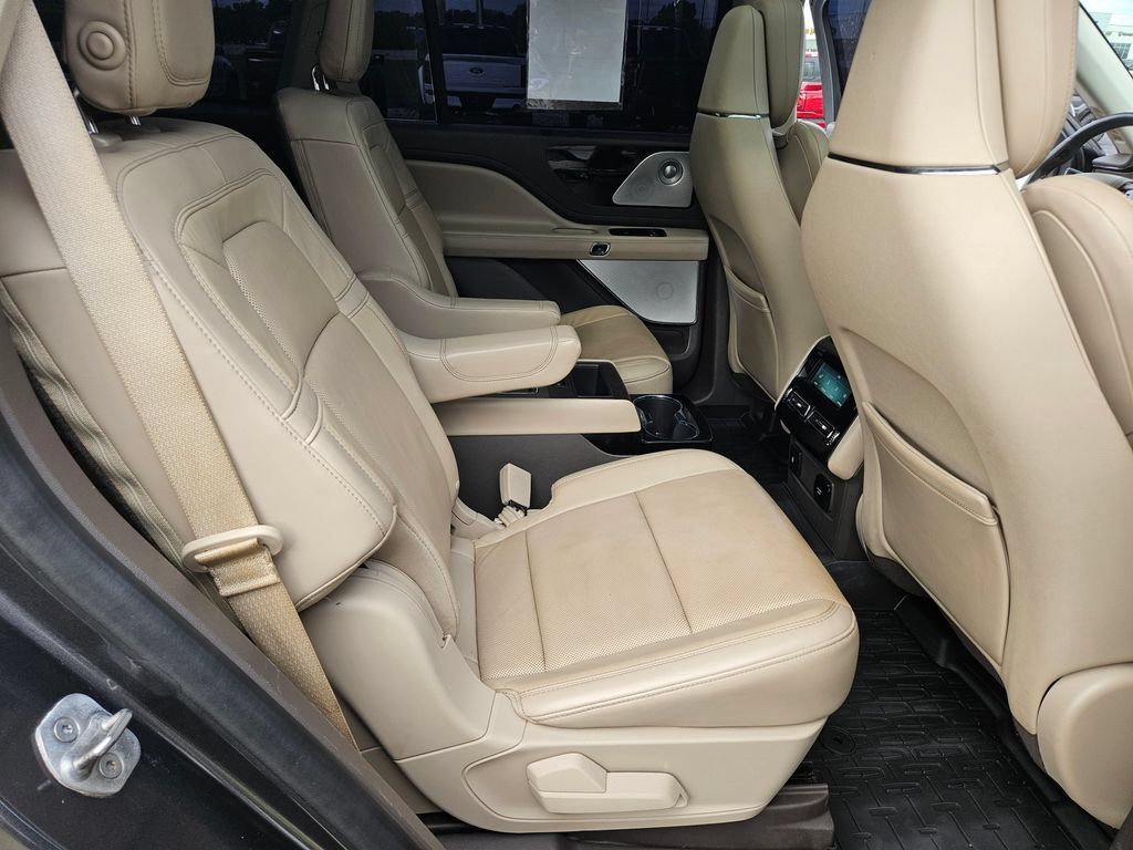 Used 2020 Lincoln Aviator Reserve w/ Equipment Group 201A AWD/4WD image 27