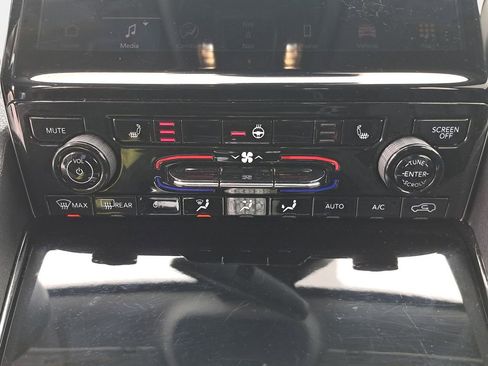 Certified 2023 Jeep Grand Cherokee Limited w/ Trailer Tow Prep Group (B) image 24