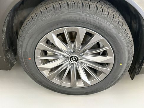 Used 2025 MAZDA CX-90 Plug-In Hybrid w/ Preferred AWD/4WD image 11