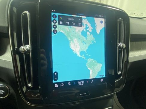 Used 2025 Volvo XC40 B5 Core image 18