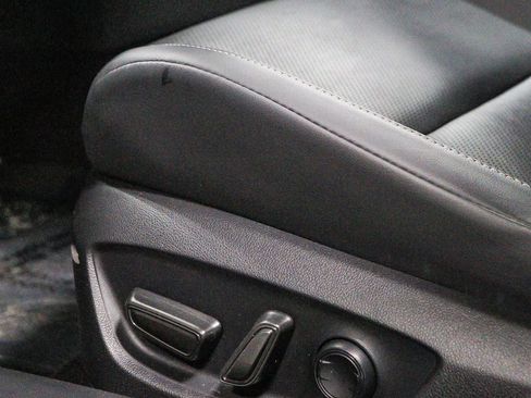 Certified 2026 Toyota Prius XLE FWD image 21